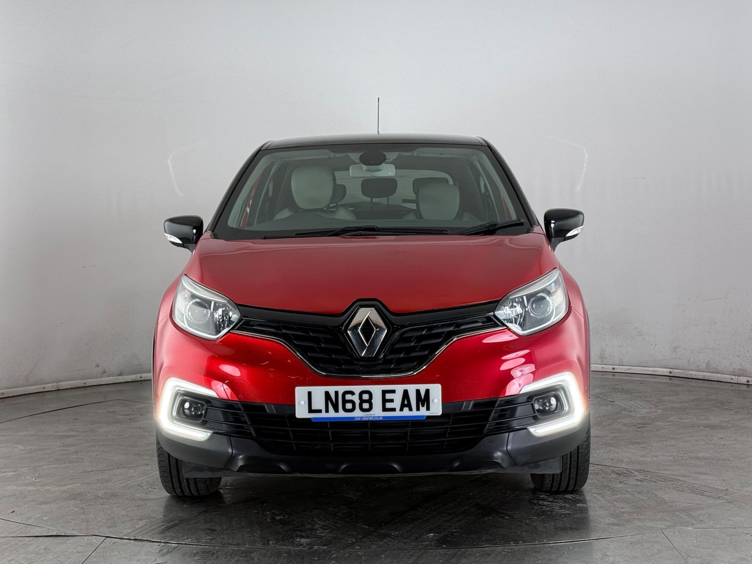 Used Renault Captur 2018 for sale - 77672101: Photo 2