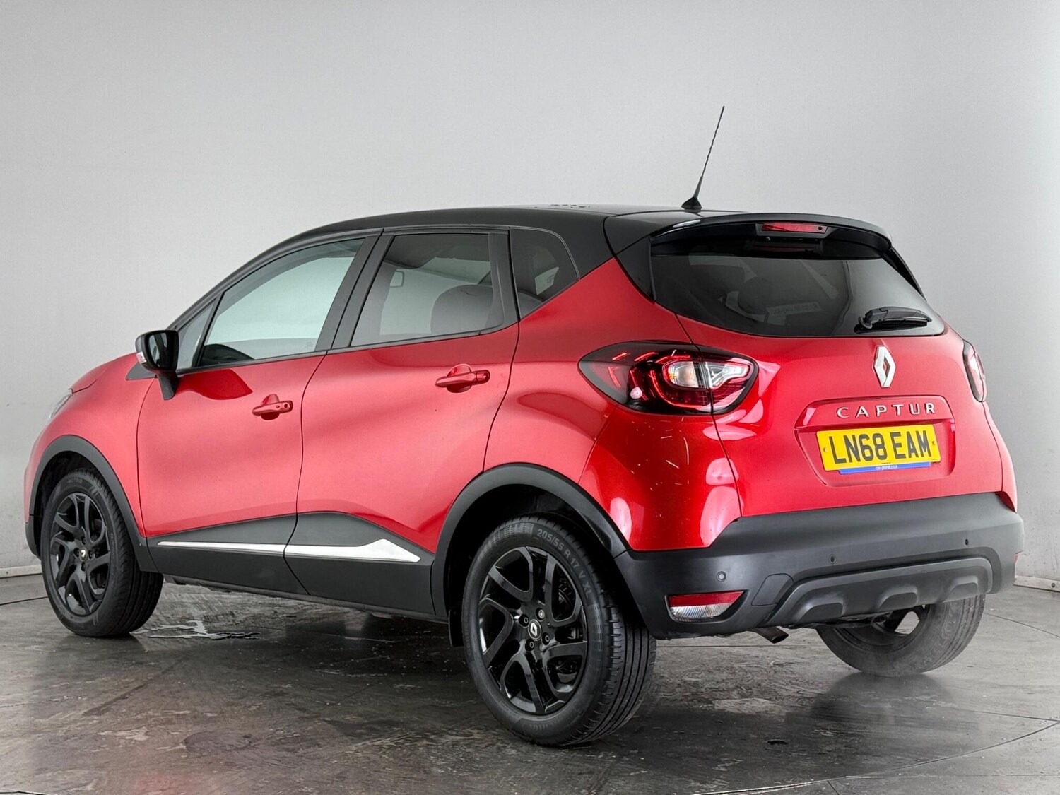 Used Renault Captur 2018 for sale - 77672101: Photo 4
