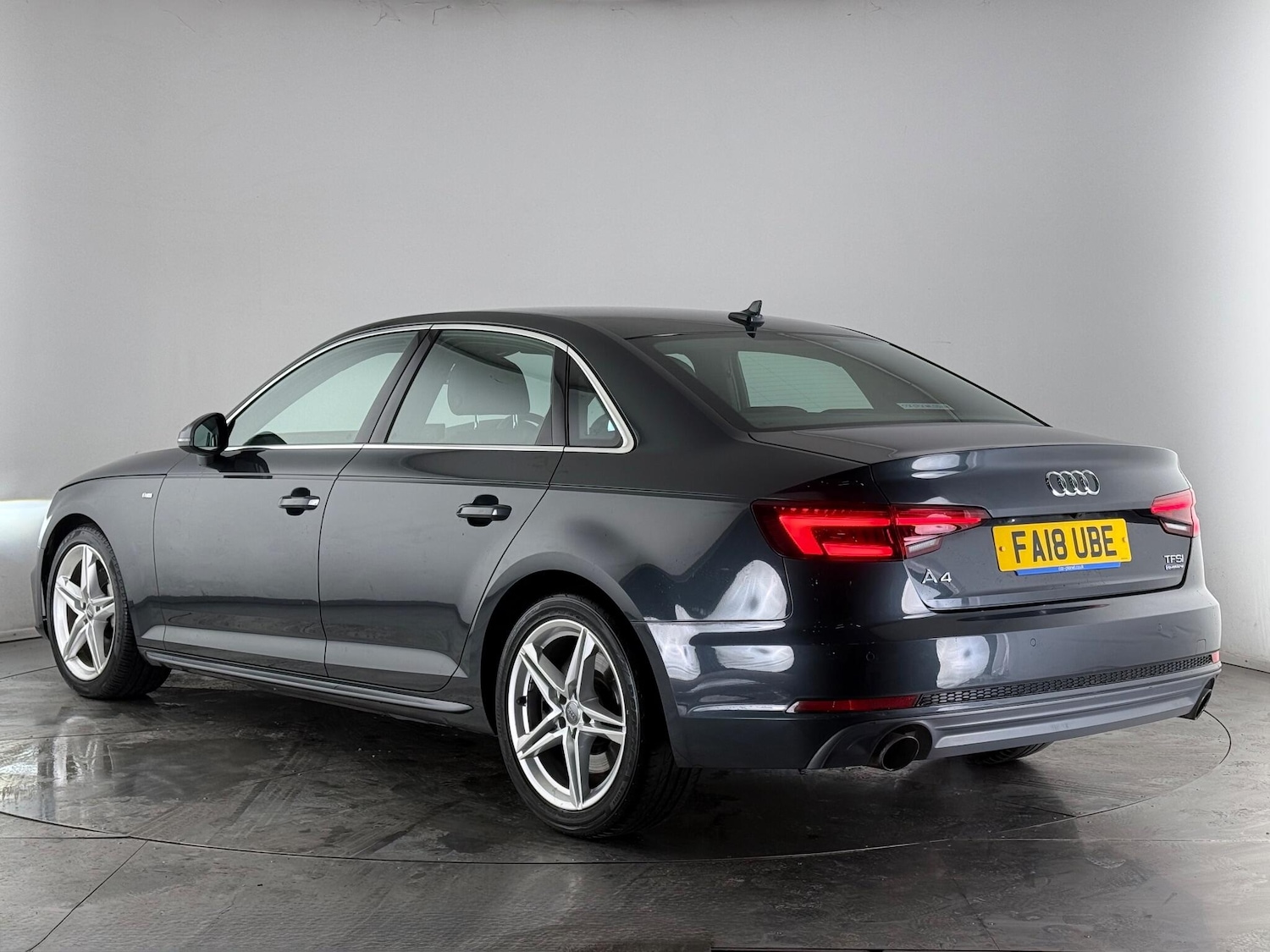 Used Audi A4 2018 for sale - 77221980: Photo 3