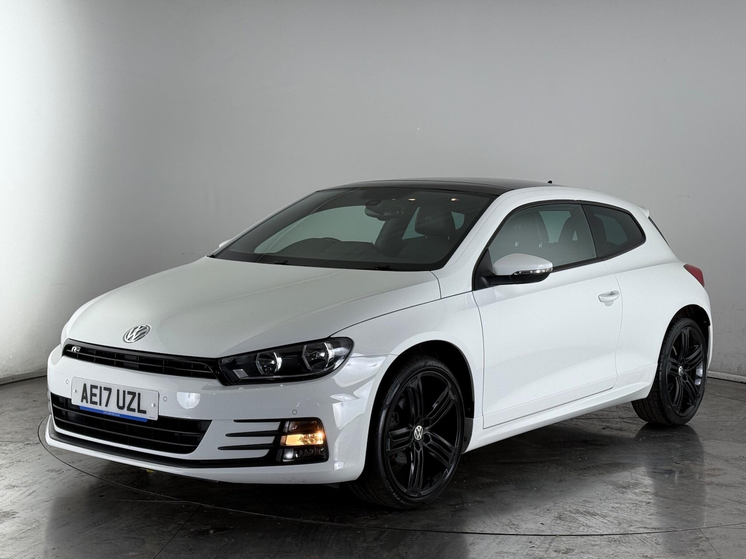 Used Volkswagen Scirocco 2017 for sale - 77217207: Photo 3