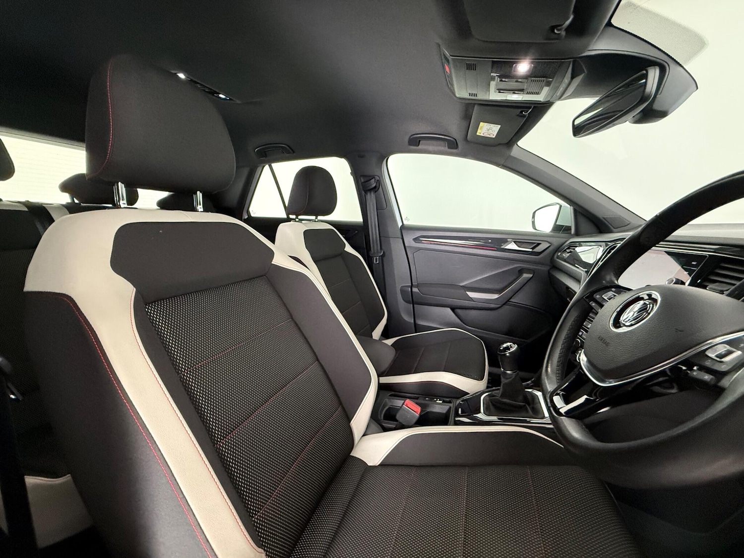 Used Volkswagen T-Roc 2018 for sale - 77412507: Photo 12