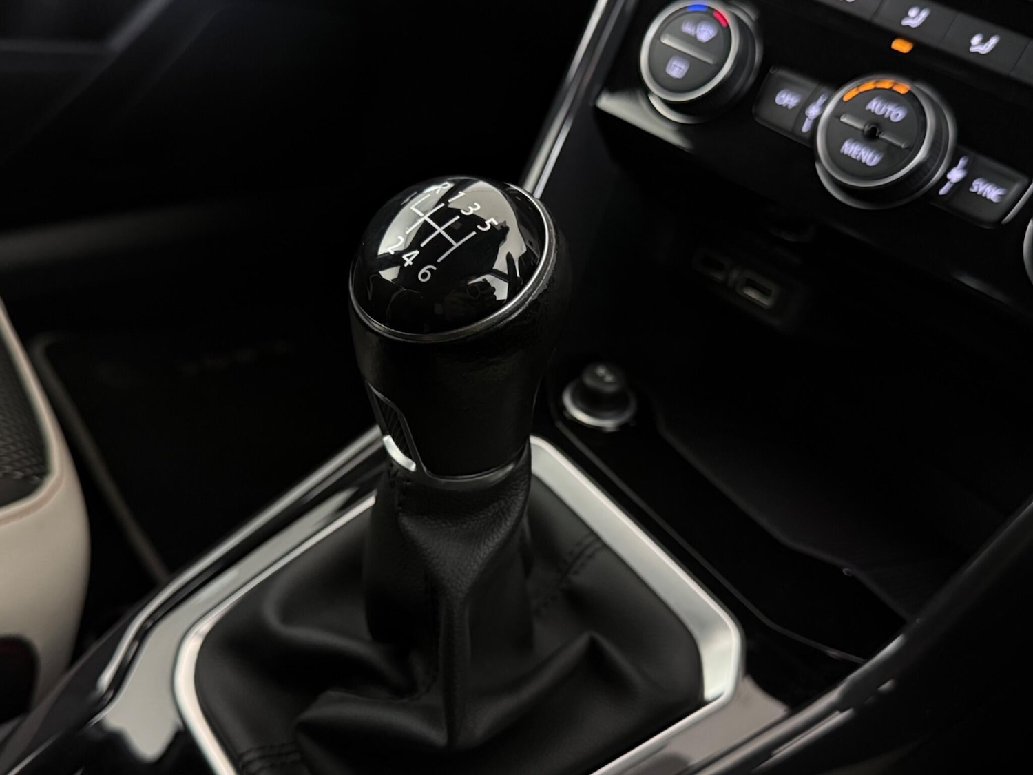 Used Volkswagen T-Roc 2018 for sale - 77412507: Photo 32