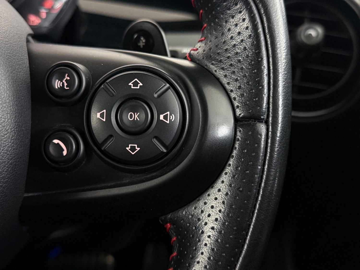 Used MINI Convertible 2019 for sale - 77260553: Photo 22