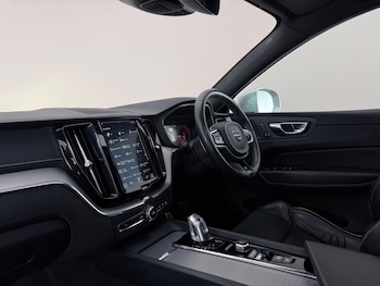 Used Volvo XC60 2018 for sale - 79304408: Photo