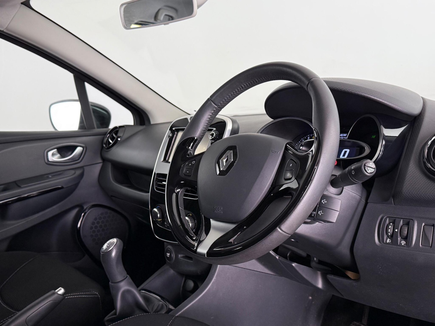 Used Renault Clio 2015 for sale - 77222314: Photo 16