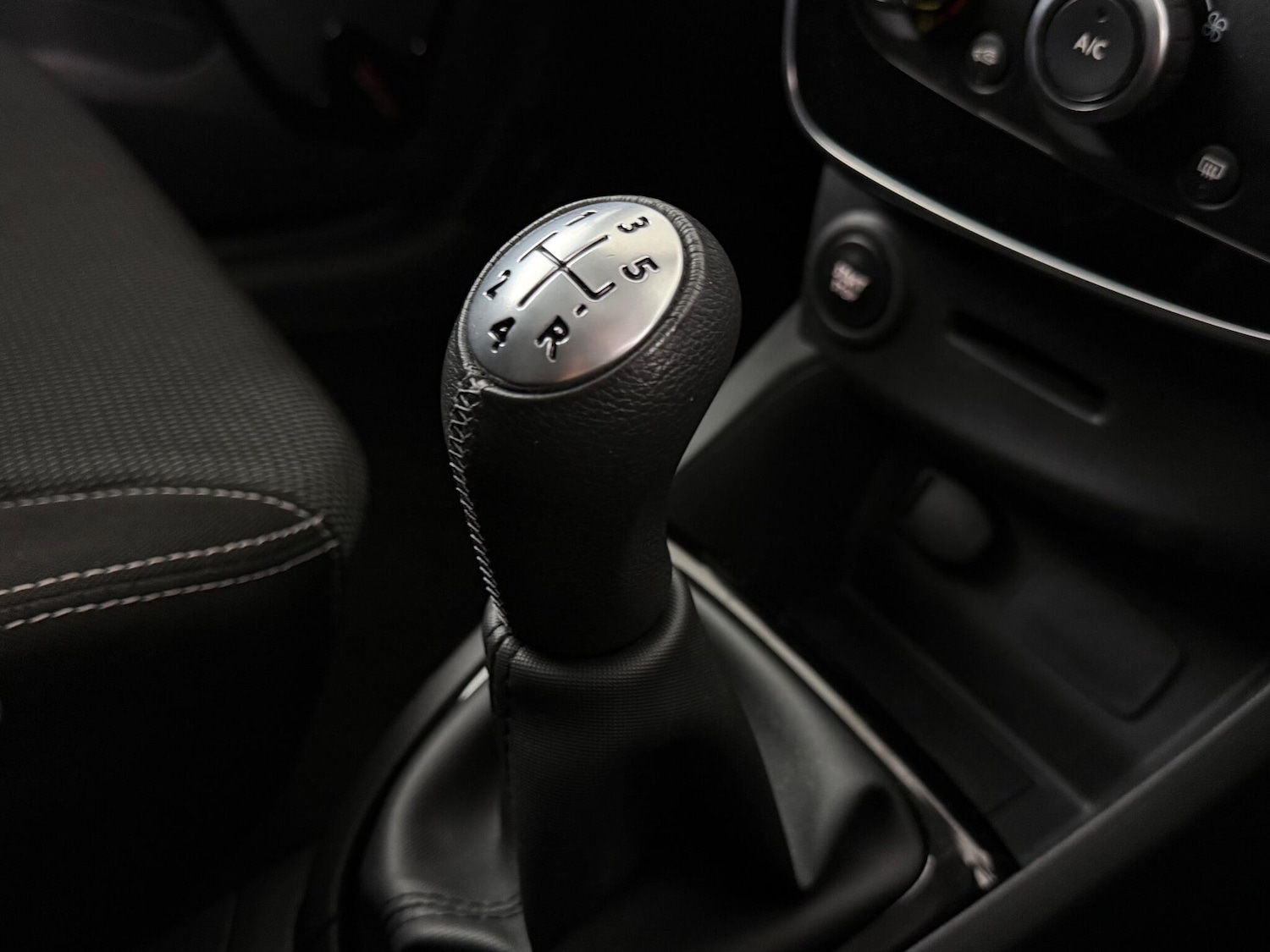 Used Renault Clio 2015 for sale - 77222314: Photo 26