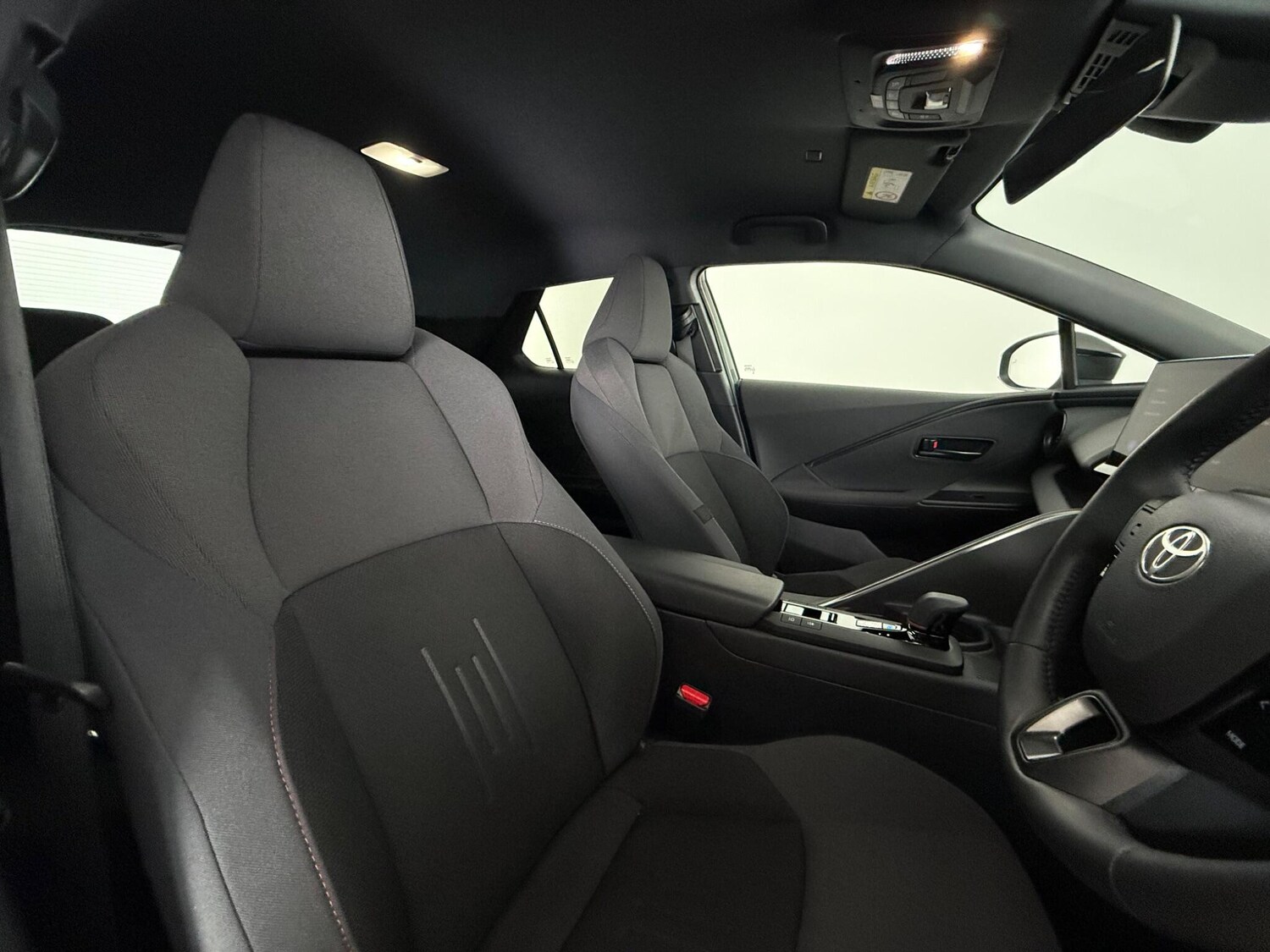 Used Toyota C-HR 2024 for sale - 77672113: Photo 11