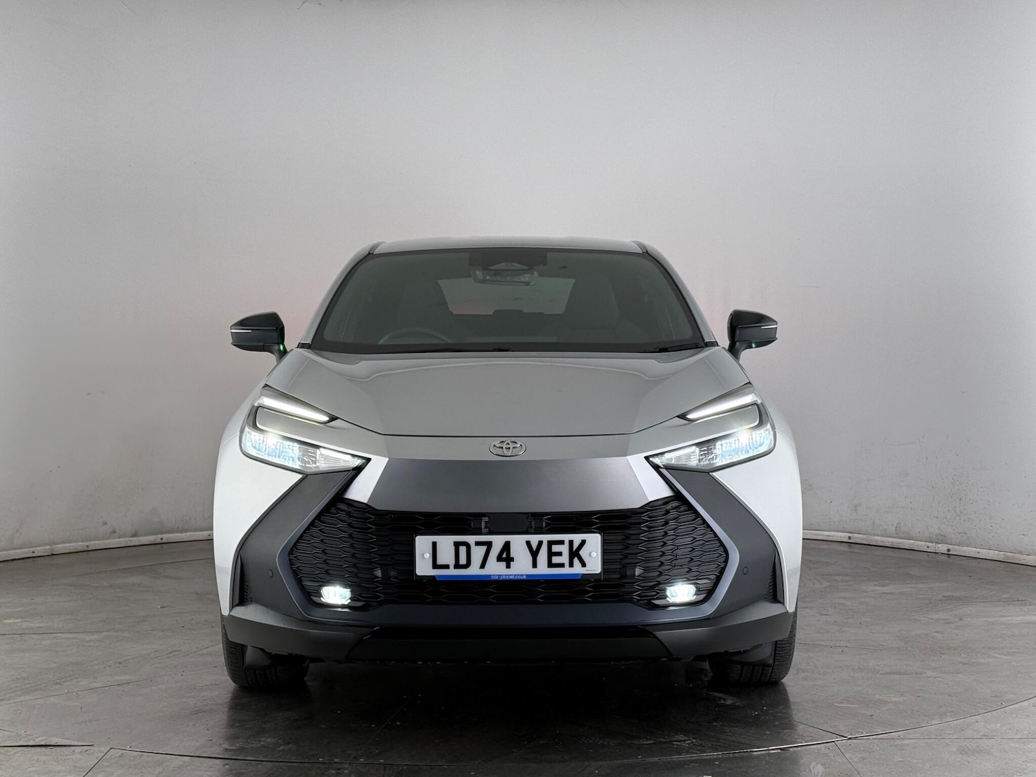 Used Toyota C-HR 2024 for sale - 77672113: Photo 2