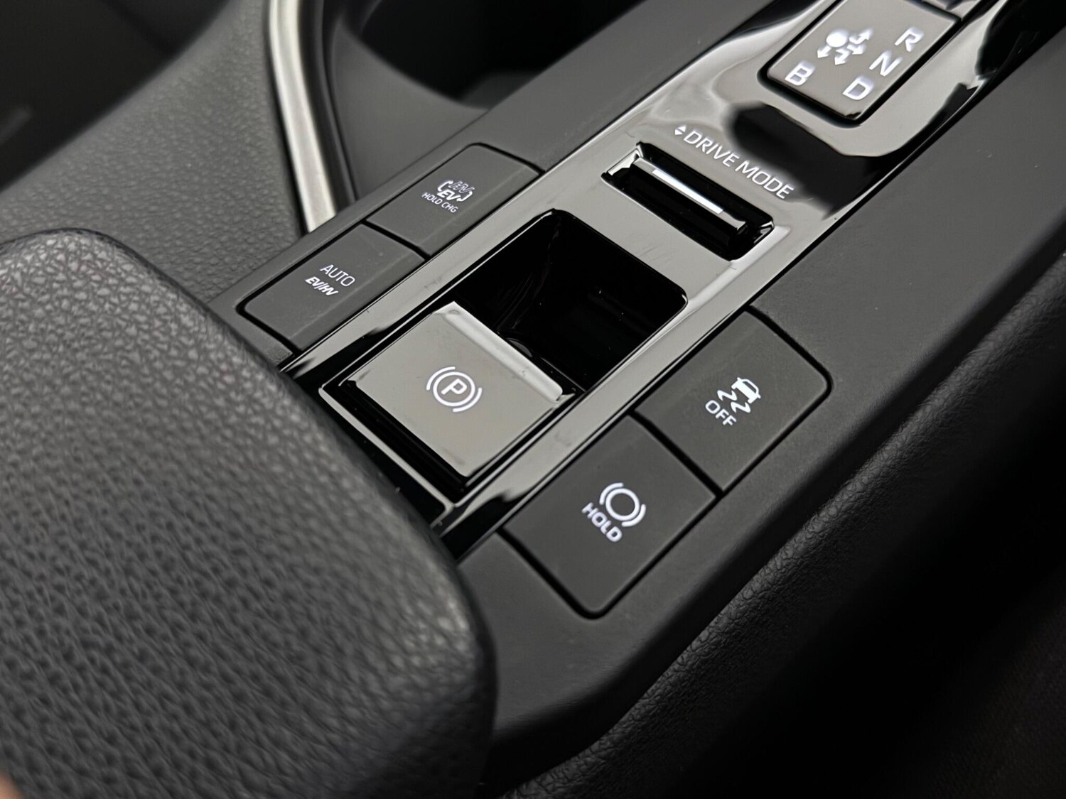 Used Toyota C-HR 2024 for sale - 77672113: Photo 27