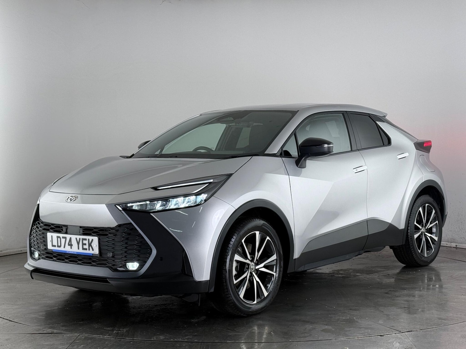 Used Toyota C-HR 2024 for sale - 77672113: Photo 3