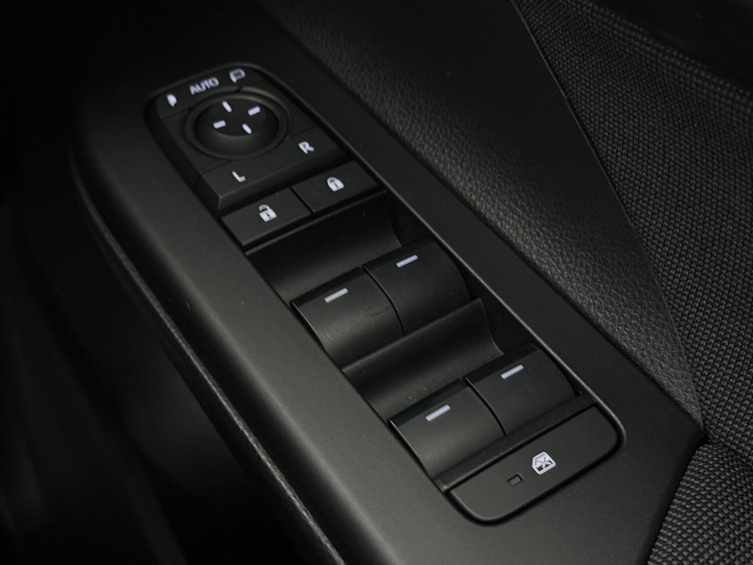 Used Toyota C-HR 2024 for sale - 77672113: Photo 30