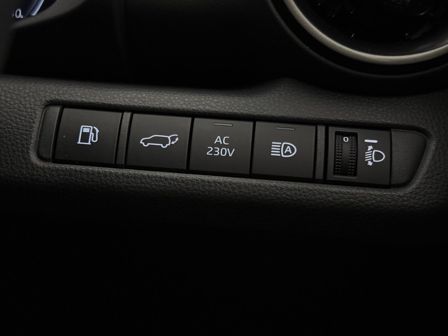 Used Toyota C-HR 2024 for sale - 77672113: Photo 31