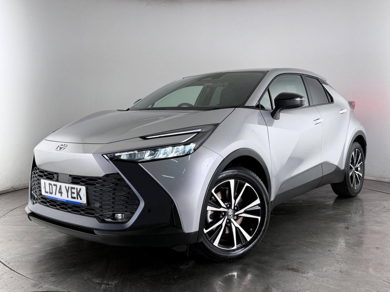 Used Toyota C-HR 2024 for sale - 77672113: Photo 32