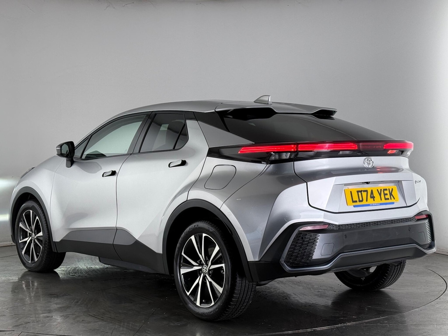 Used Toyota C-HR 2024 for sale - 77672113: Photo 4