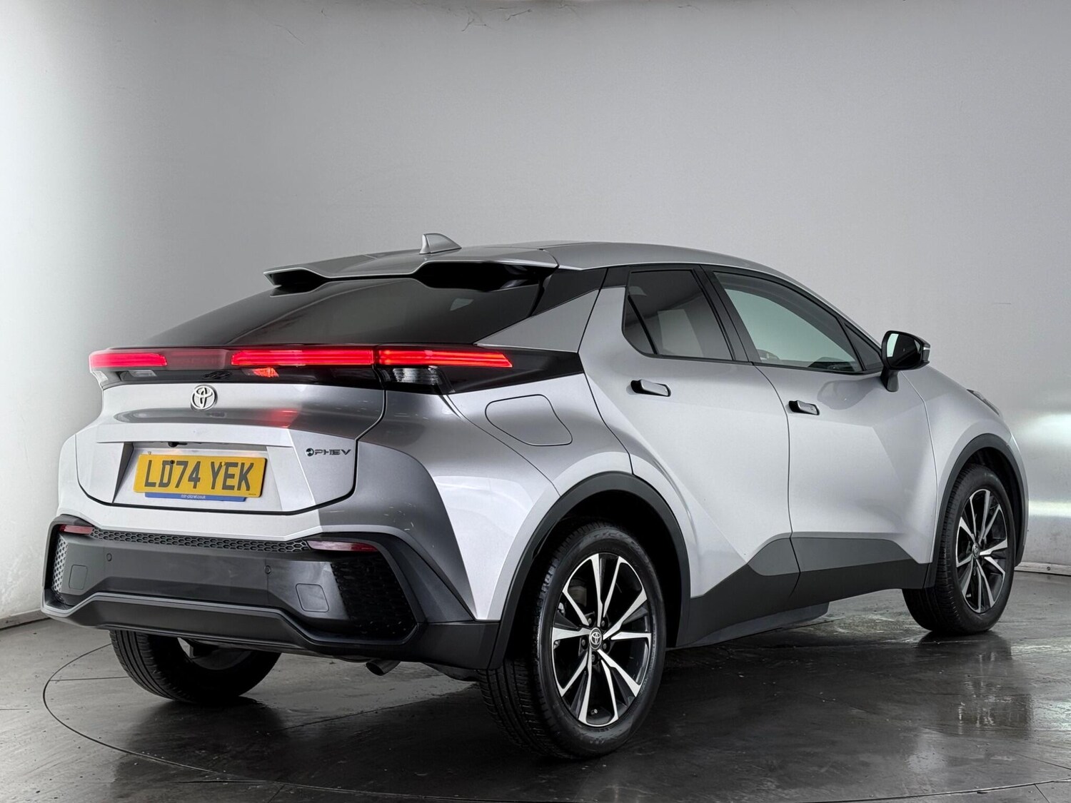 Used Toyota C-HR 2024 for sale - 77672113: Photo 6
