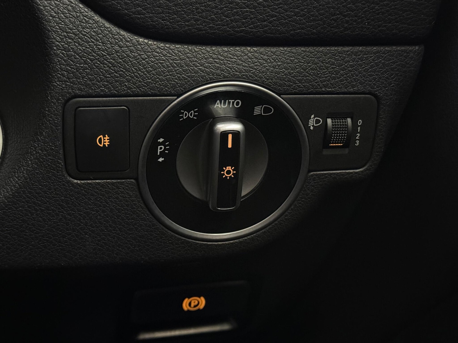 Used Mercedes-Benz GLA 2018 for sale - 77060298: Photo 36