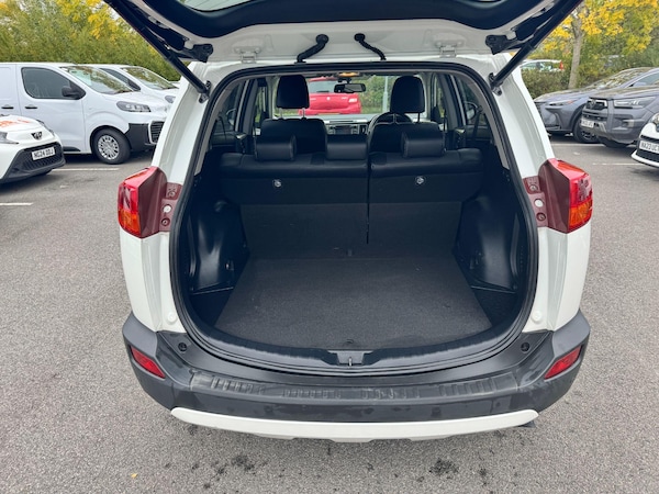 Used Toyota RAV4 2015 for sale - 76240201: Photo 10