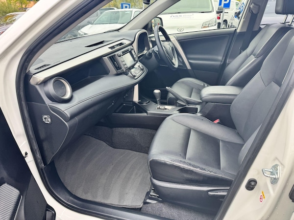Used Toyota RAV4 2015 for sale - 76240201: Photo 14