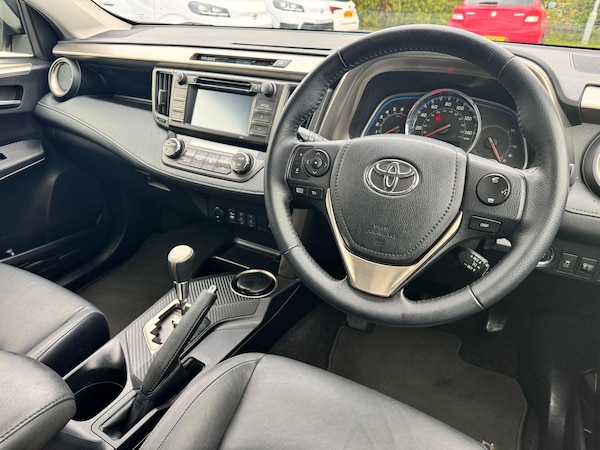 Used Toyota RAV4 2015 for sale - 76240201: Photo 16