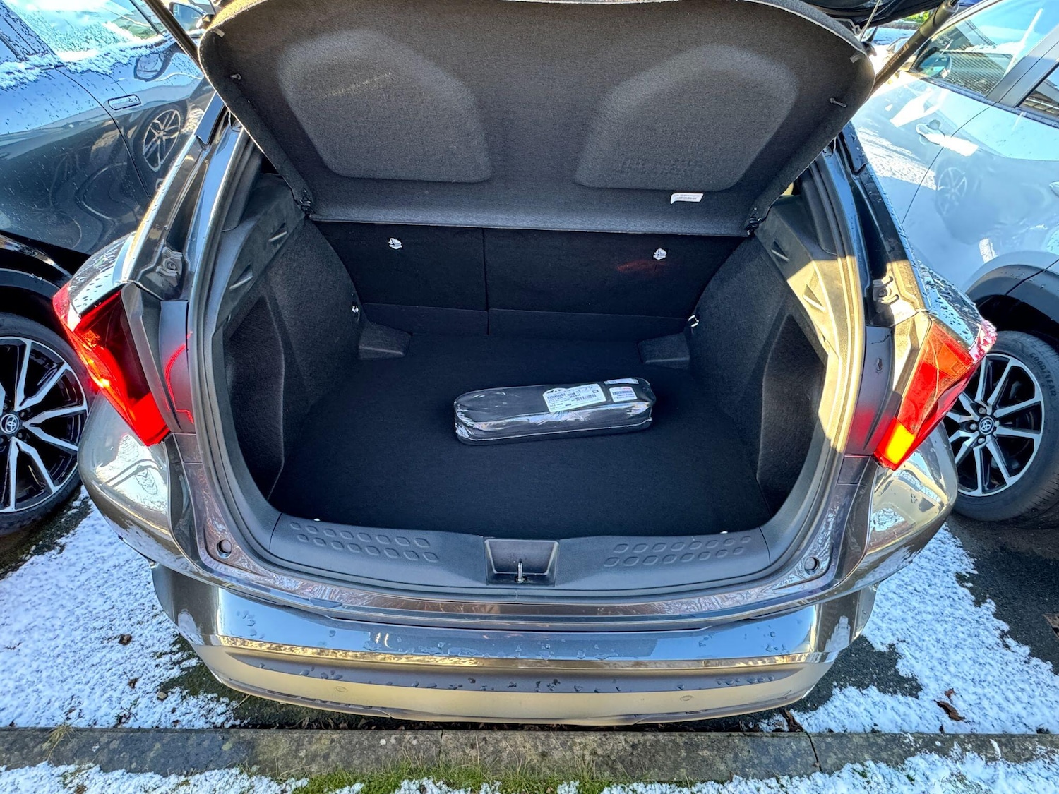 Used Toyota C-HR 2023 for sale - 77060366: Photo 10