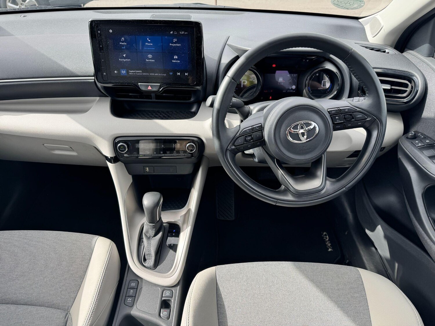 Used Toyota Yaris for sale - 75905920: Photo 17
