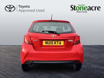 Used Toyota Yaris 2015 for sale - 76953540: Photo