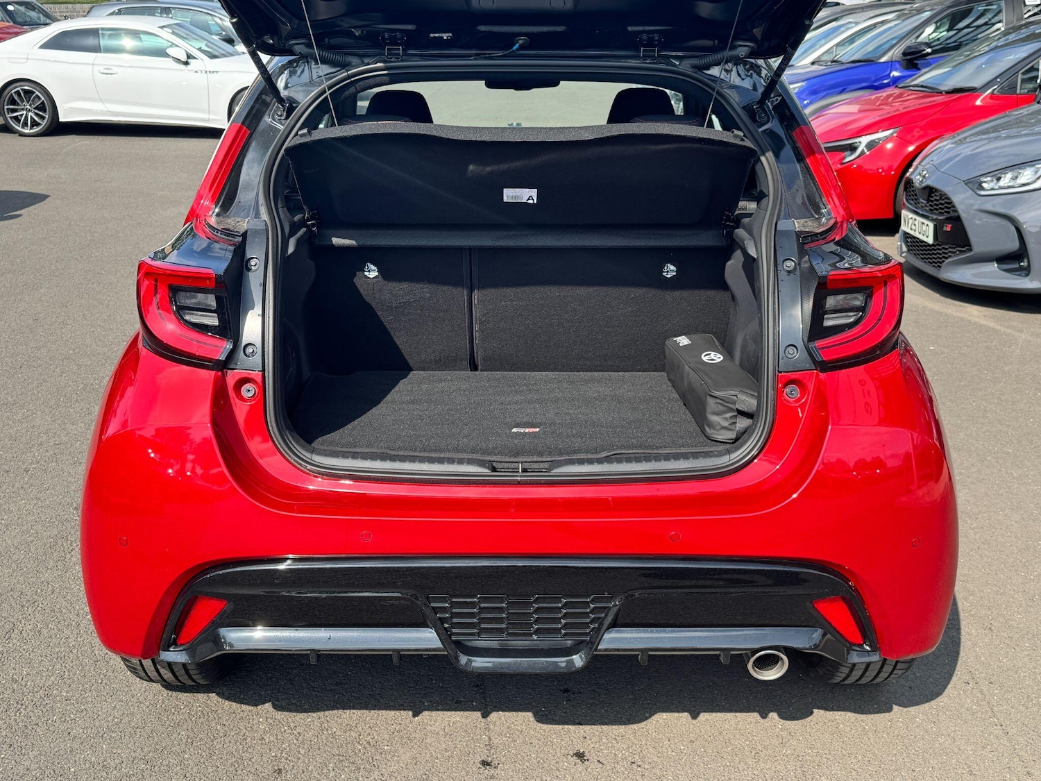 Used Toyota Yaris for sale - 76472138: Photo 12