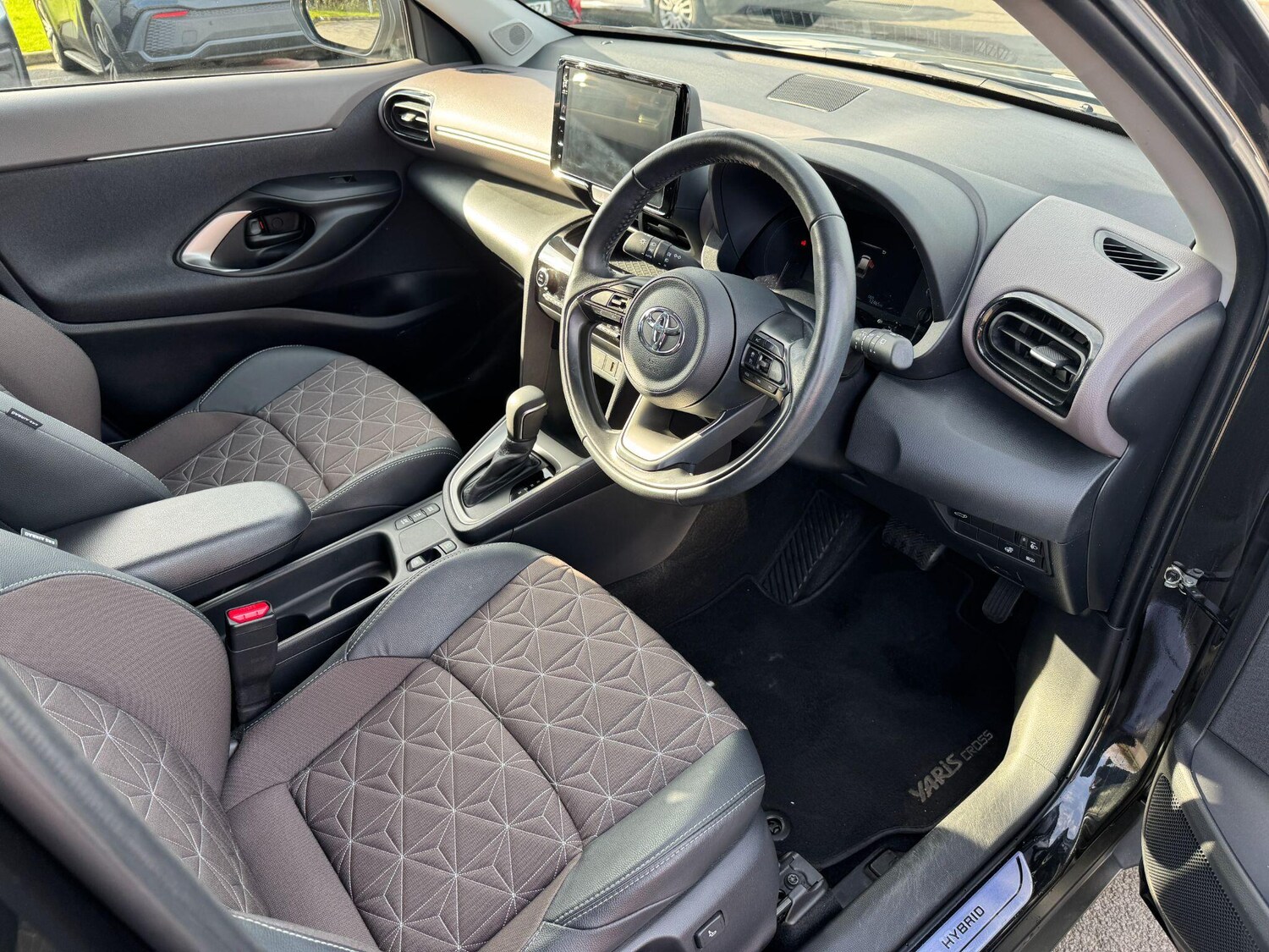 Used Toyota Yaris Cross 2024 for sale - 77645987: Photo 11