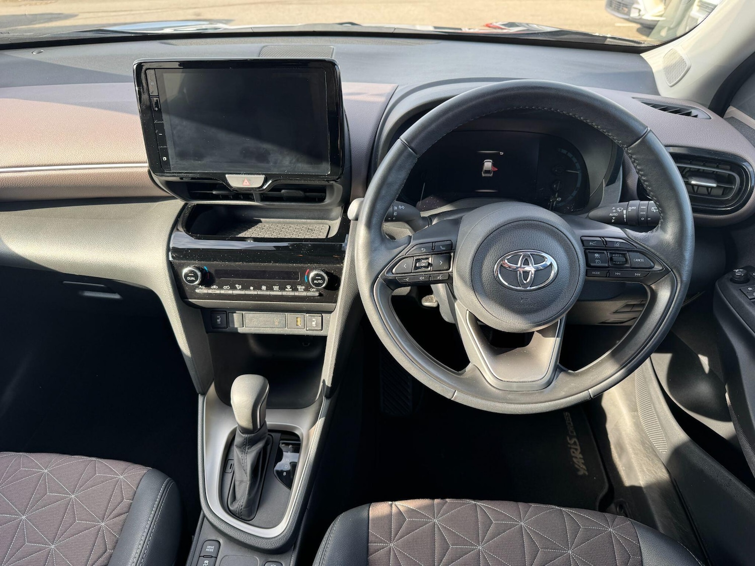 Used Toyota Yaris Cross 2024 for sale - 77645987: Photo 15