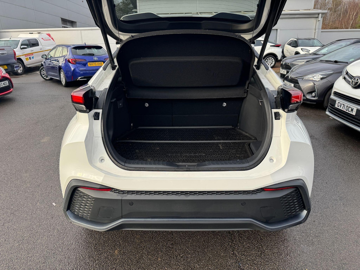 Used Toyota C-HR 2025 for sale - 77162904: Photo 10