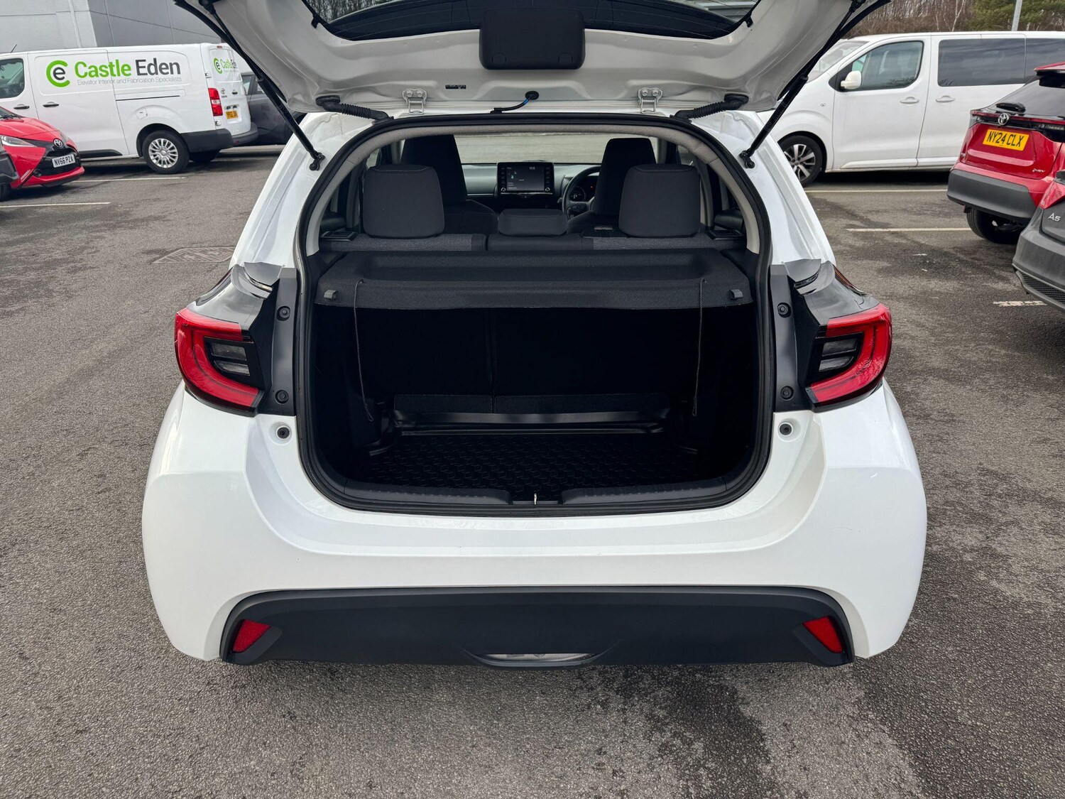 Used Toyota Yaris 2023 for sale - 77624912: Photo 12