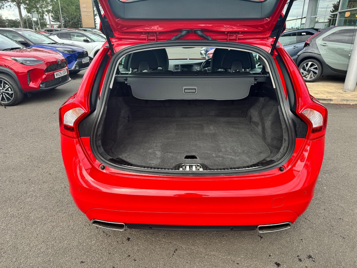 Used Volvo V60 2016 for sale - 77892173: Photo 10