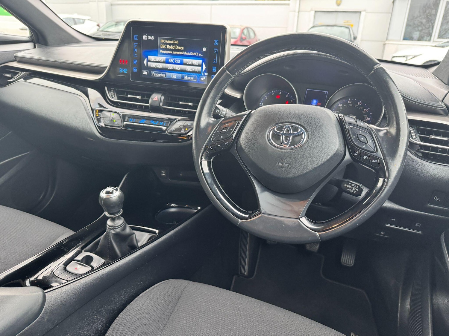 Used Toyota C-HR 2018 for sale - 76424745: Photo 18