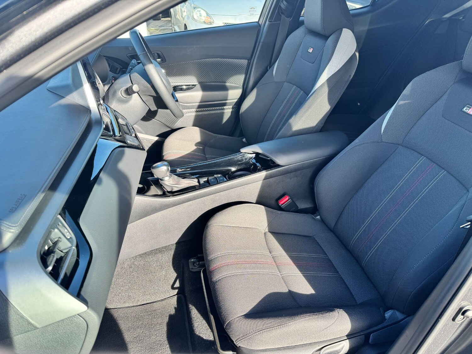 Used Toyota C-HR 2023 for sale - 76388660: Photo 14