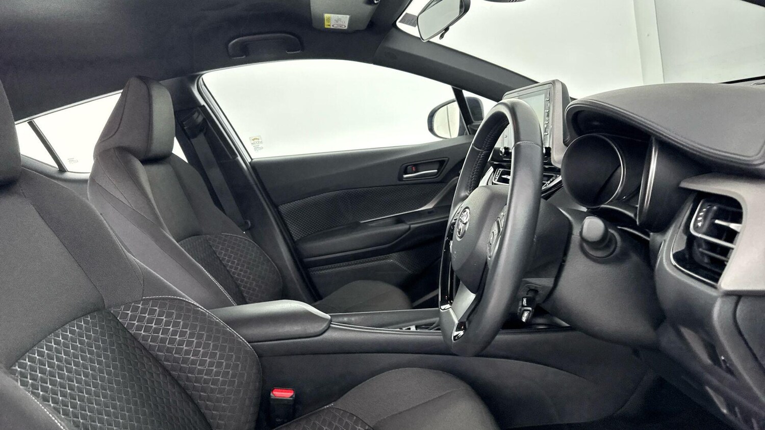 Used Toyota C-HR 2023 for sale - 77940037: Photo 17