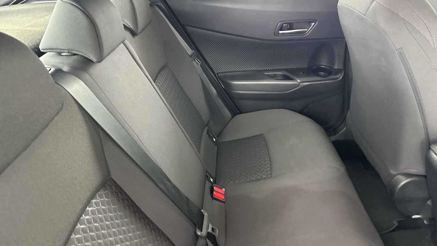 Used Toyota C-HR 2023 for sale - 77940037: Photo 18