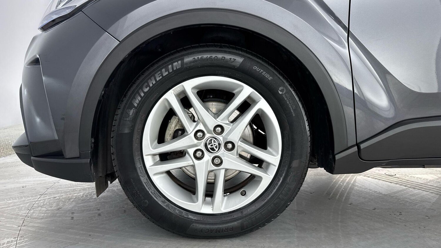 Used Toyota C-HR 2023 for sale - 77940037: Photo 9