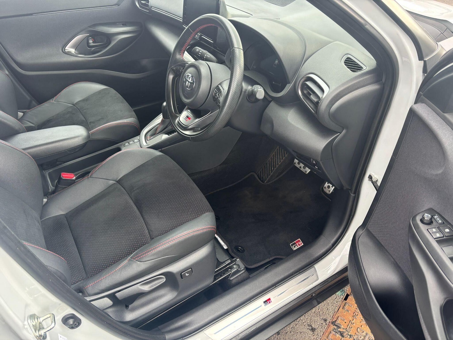 Used Toyota Yaris Cross 2024 for sale - 76592605: Photo 8