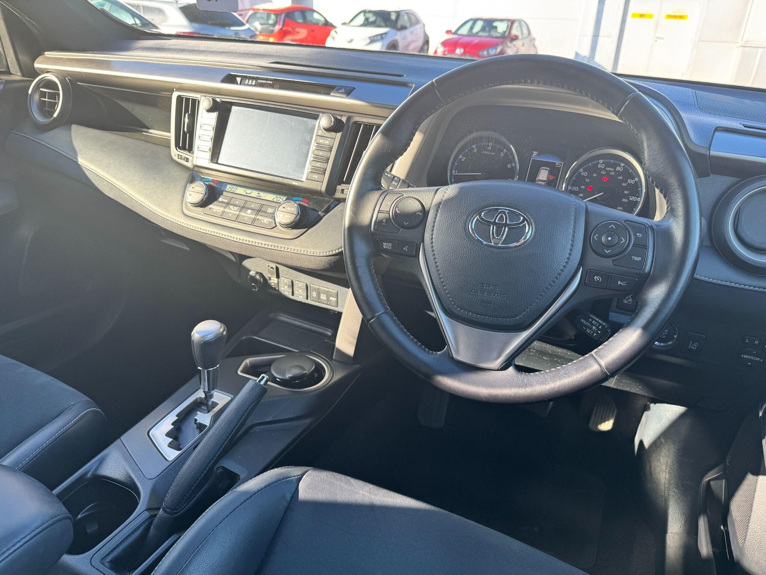 Used Toyota RAV4 2017 for sale - 76327331: Photo 16