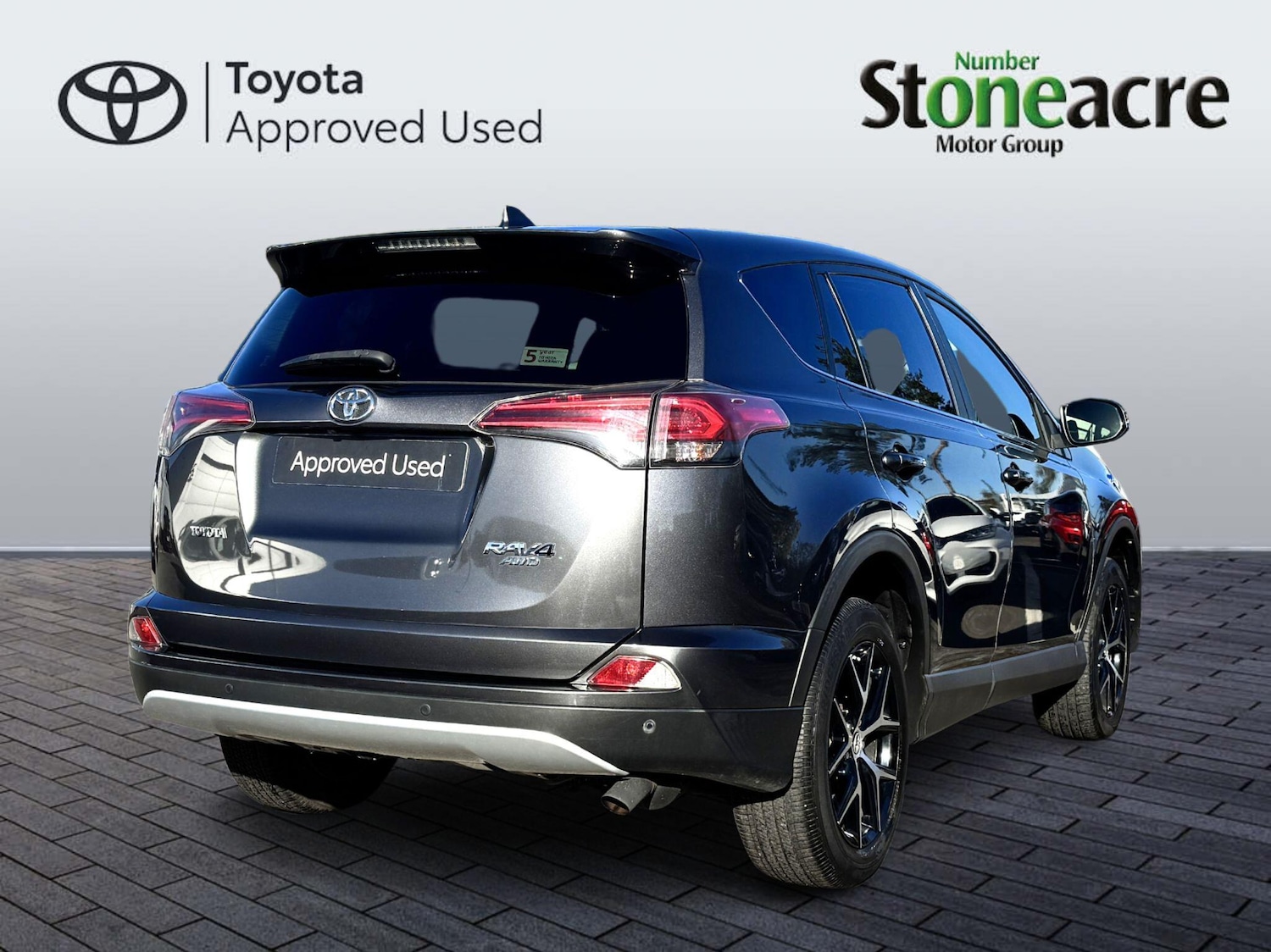 Used Toyota RAV4 2017 for sale - 76327331: Photo 3