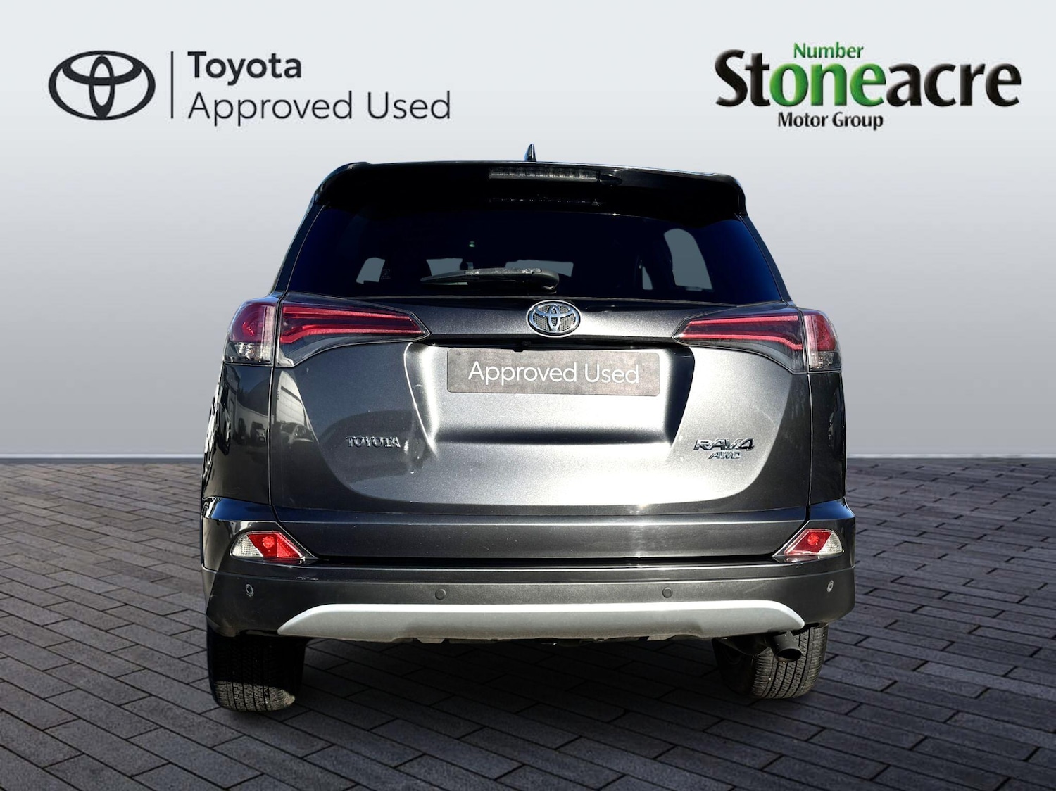 Used Toyota RAV4 2017 for sale - 76327331: Photo 4