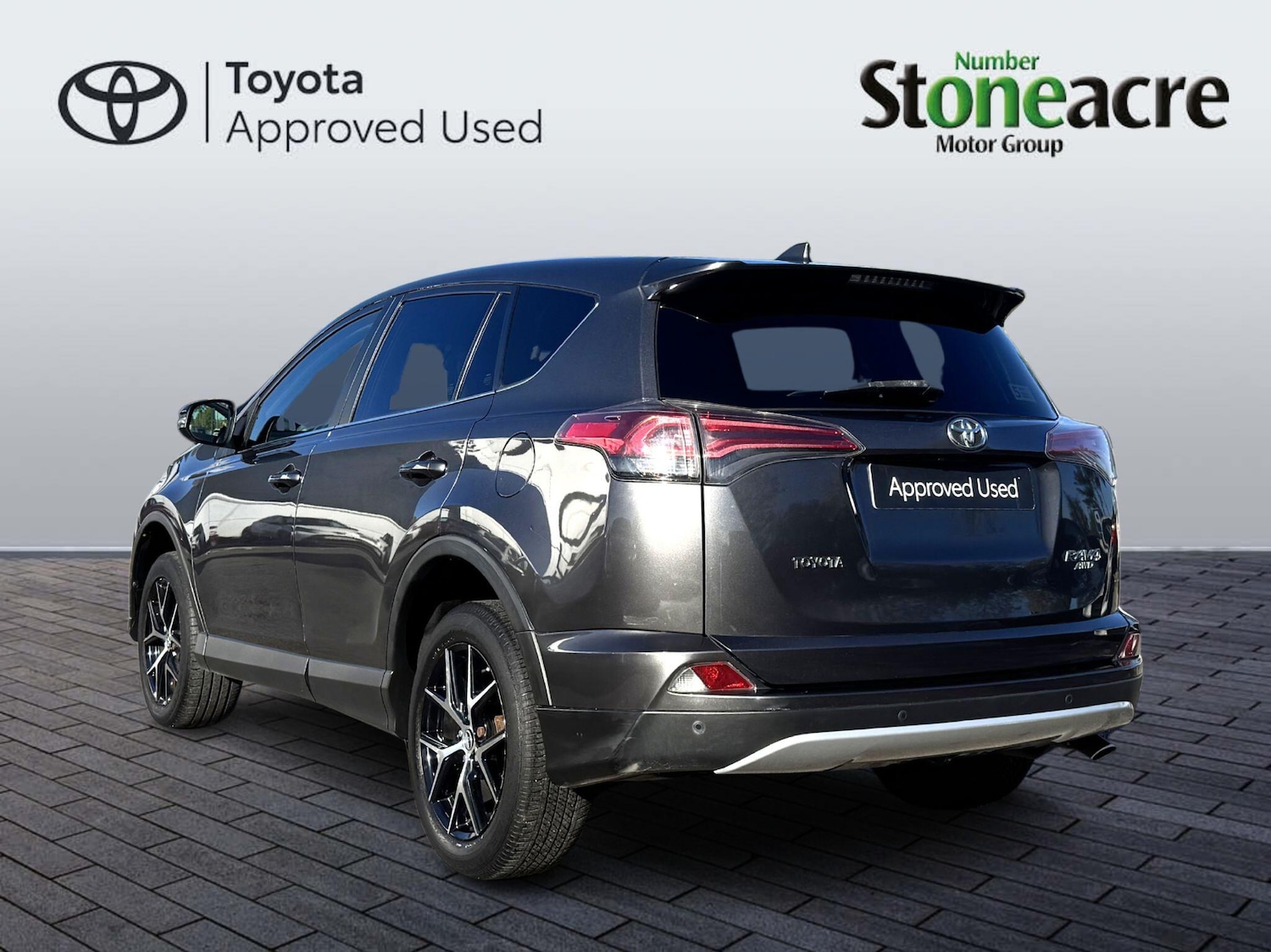 Used Toyota RAV4 2017 for sale - 76327331: Photo 5