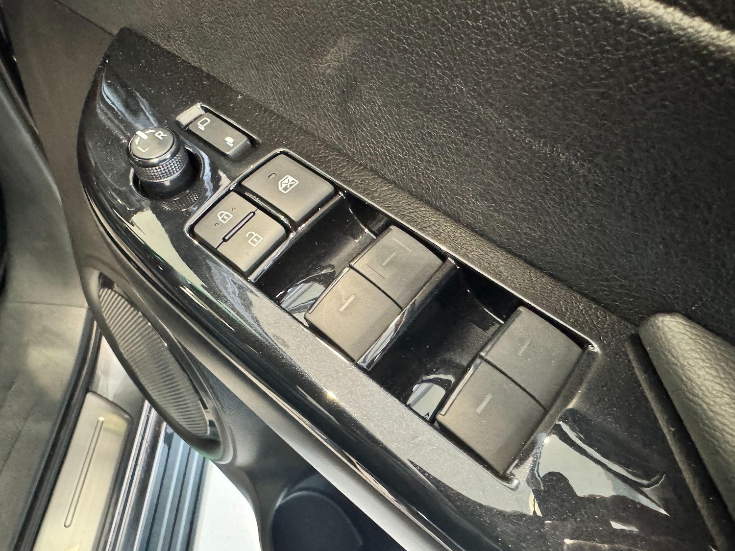 Used Toyota Hilux 2025 for sale - 76633028: Photo 17