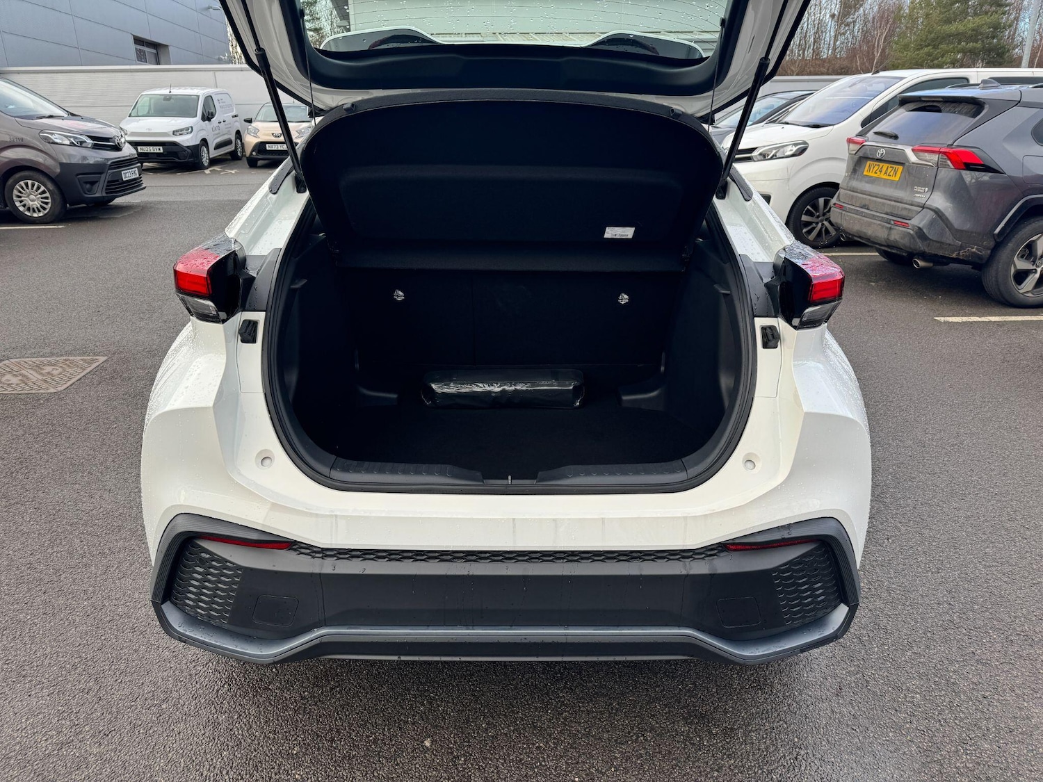 Used Toyota C-HR 2024 for sale - 77454996: Photo 10