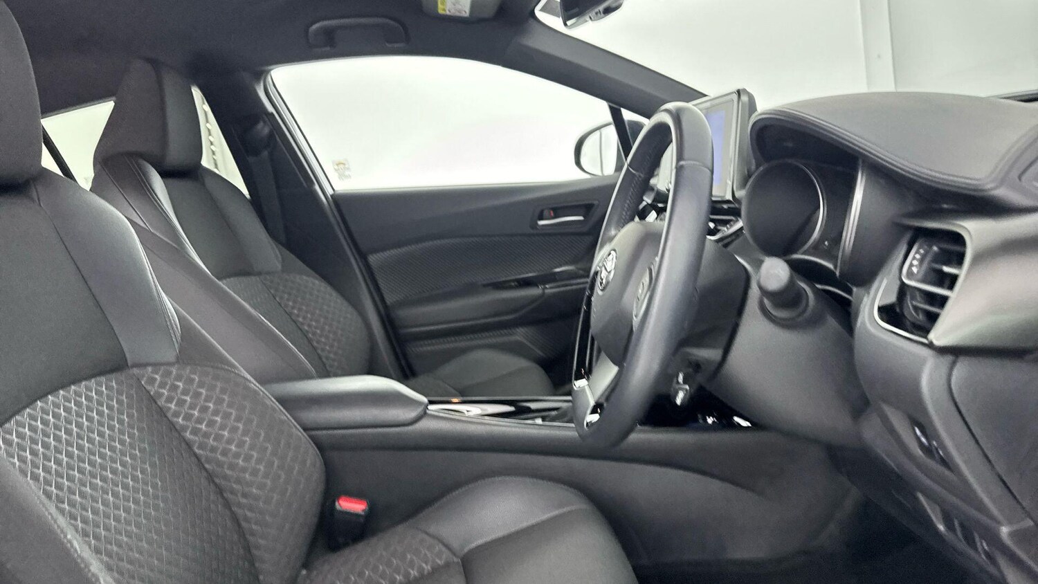 Used Toyota C-HR 2023 for sale - 77940217: Photo 17