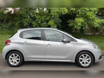 Used Peugeot 208 2016 for sale - 75352819: Photo