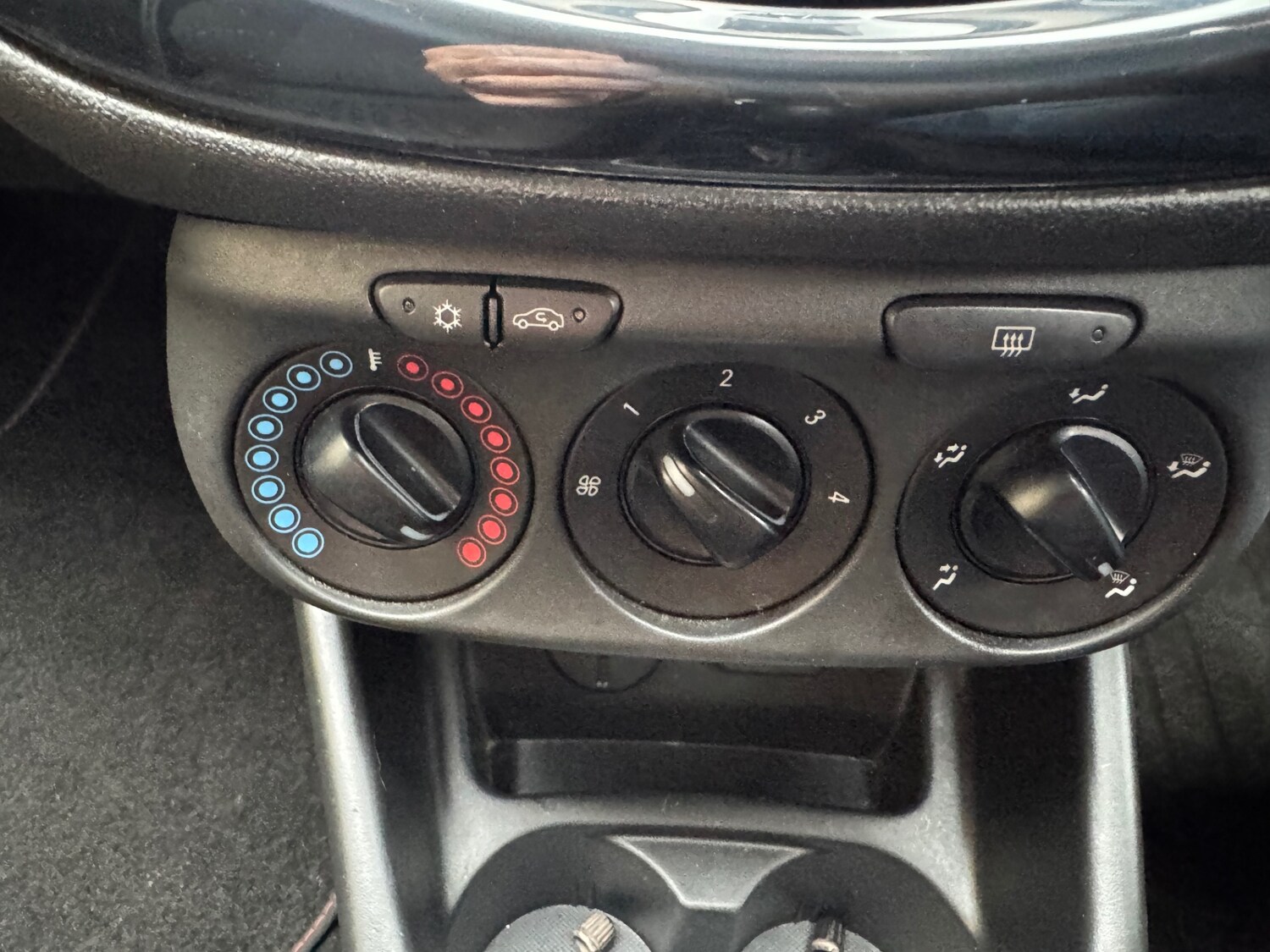 Used Vauxhall Corsa 2015 for sale - 77541605: Photo 16