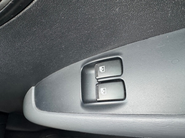 Used Hyundai i10 2011 for sale - 76221609: Photo 18