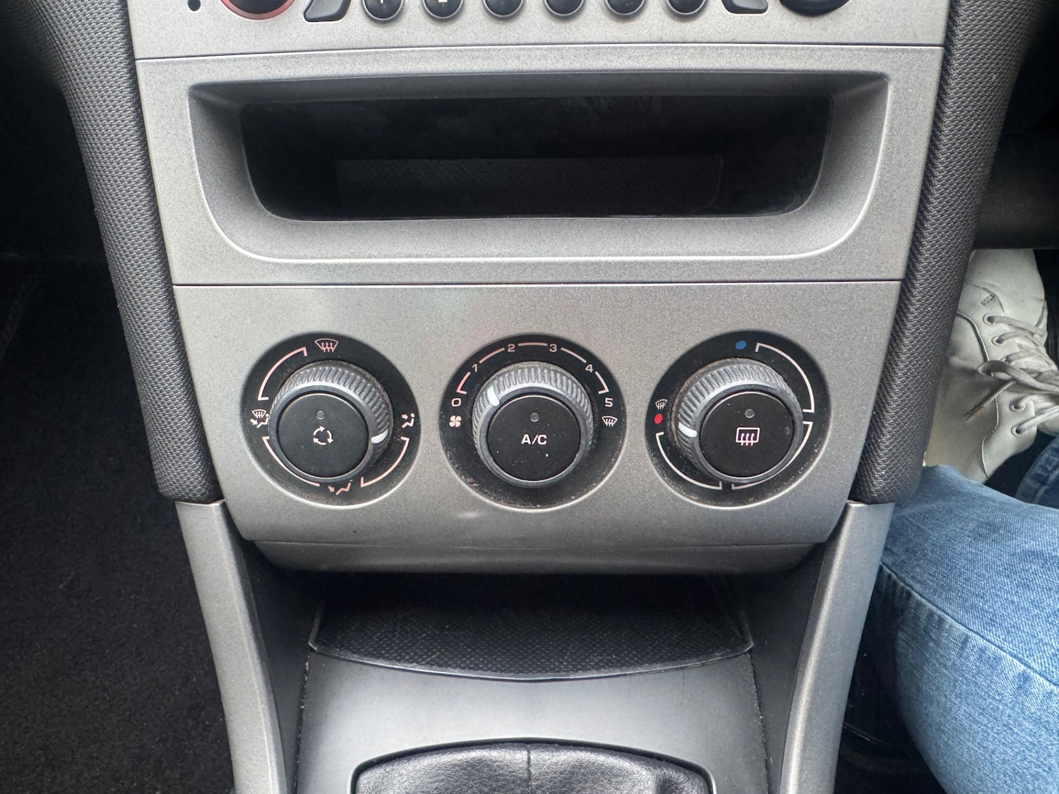 Used Peugeot 308 2010 for sale - 77432893: Photo 12