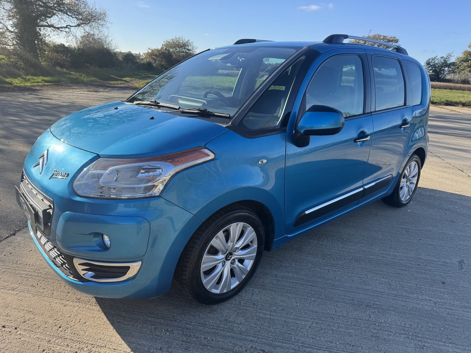 Used Citroen C3 Picasso 2011 for sale - 76799231: Photo 2